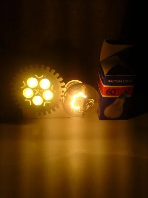 E27 5W šiltai balta LED lemputė