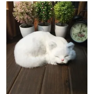 Stilingoji taupyklė "Baltas katinukas miega" (21 cm)